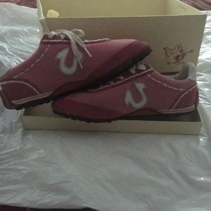 True Religion Dana lowtop fushia sneakers